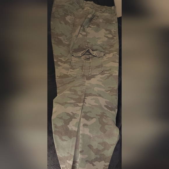 NWOT size 18 camo cargo jeans. Ive had em for 2yrs never was able to get them on - Picture 2 of 2